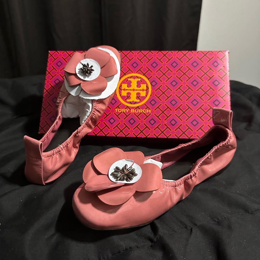 Tory Burch FLOWER BALLET
CLOUD PATENT